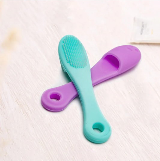 Pore-Cleansing Silicone Finger Brush
