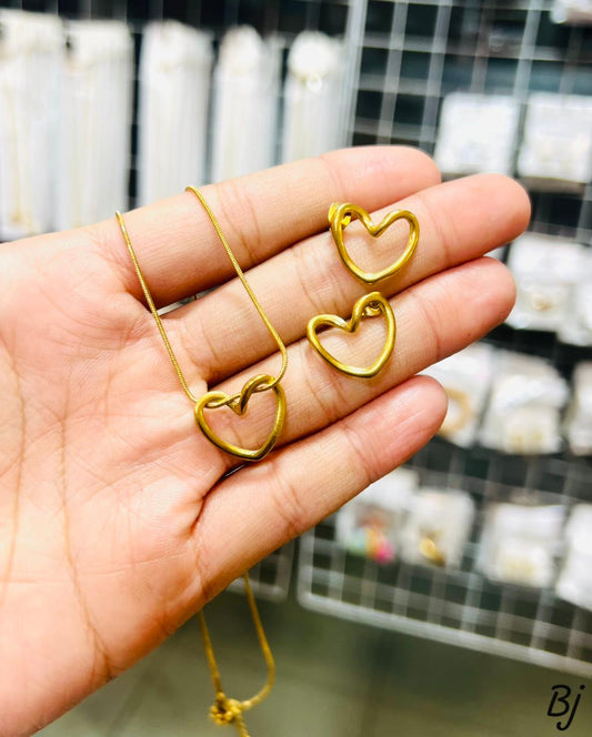 Fancy Beautiful Heart Design Stainless Steel Locket Set For Her