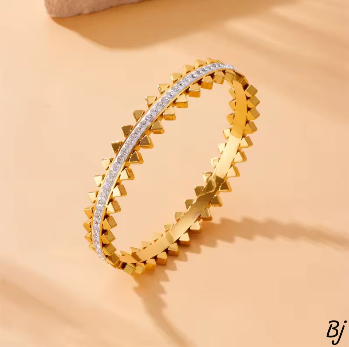 Fancy Beautiful Geometric Style Stainless Steel One Line Zircon Stone Hand Cuffs For Her