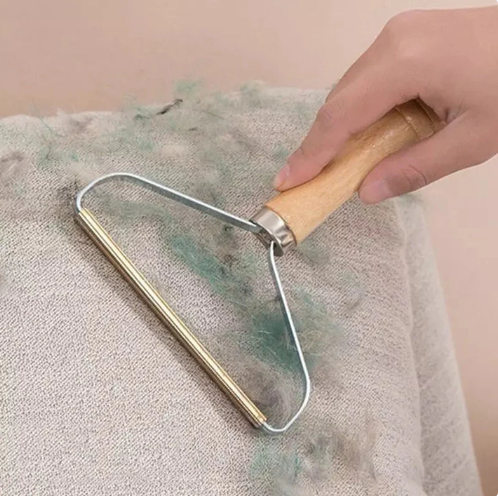 Portable Wooden Handle Lint Remover Brush