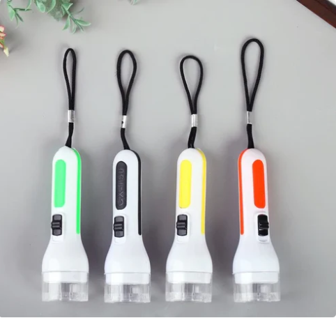 1 Pcs Mini Portable LED Pendant Flashlight - Random Color