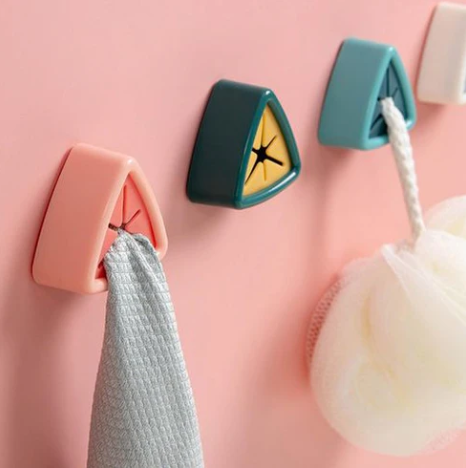 01 Pcs Wall-Mounted Triangular Silicone Towel Holder