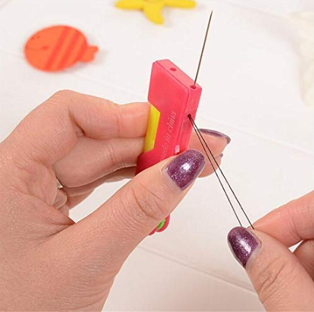 01 Pcs Automatic Needle Threader – DIY Stitch Insert Guide for Sewing & Crafts