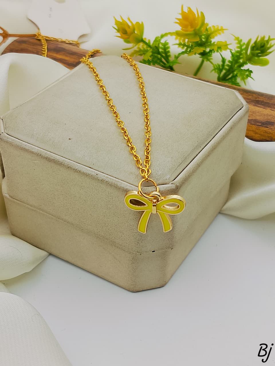 Fancy Beautiful Bow Style Gold Plated Pendants For Her