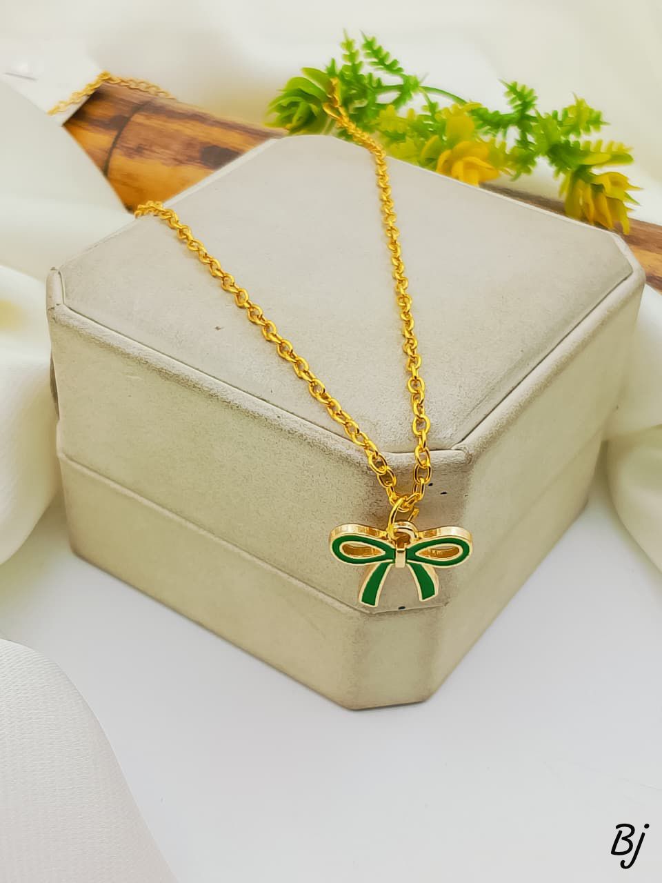 Fancy Beautiful Bow Style Gold Plated Pendants For Her