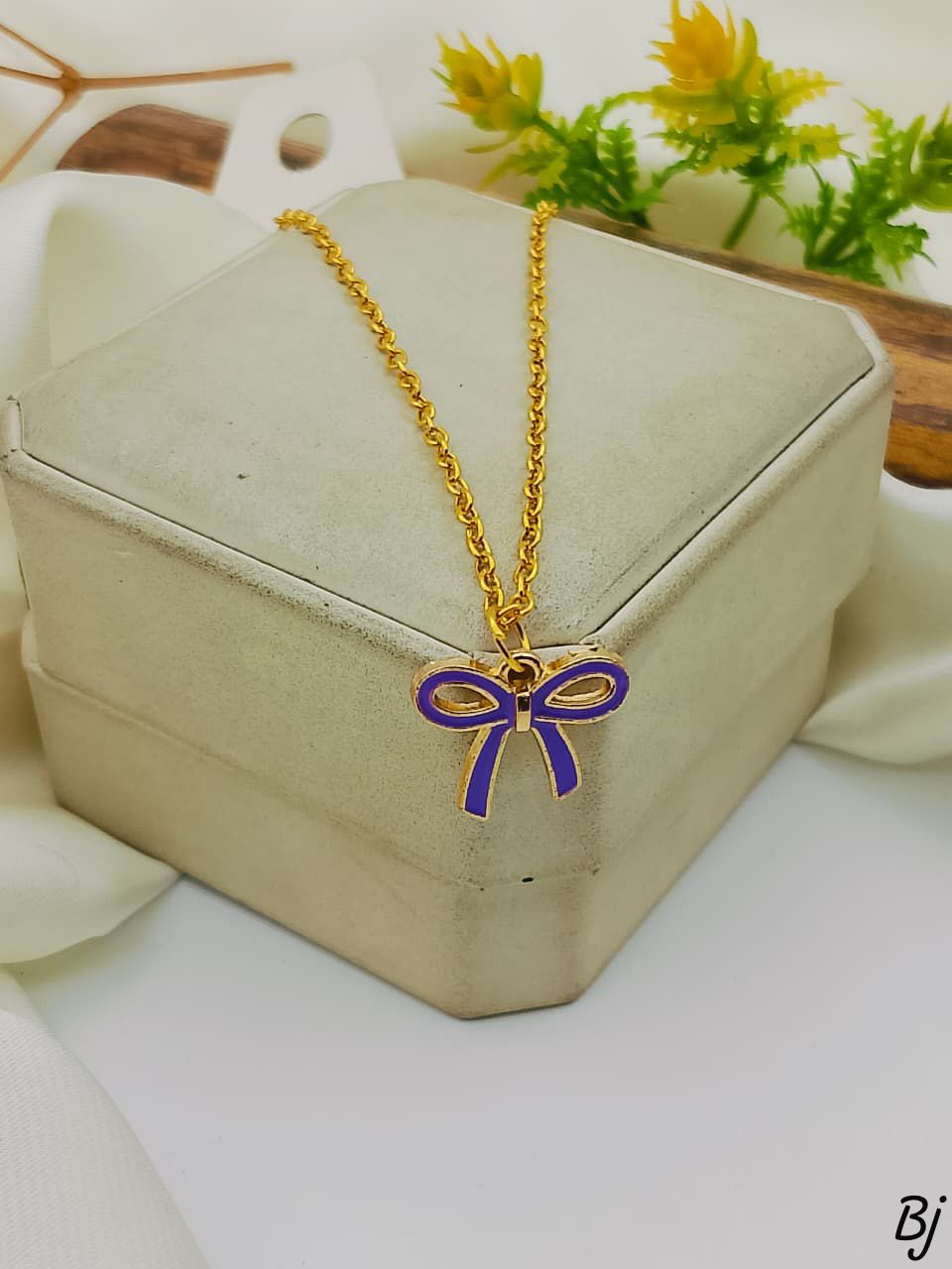Fancy Beautiful Bow Style Gold Plated Pendants For Her