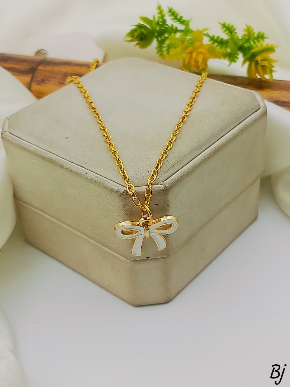 Fancy Beautiful Bow Style Gold Plated Pendants For Her