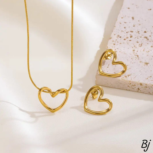 Fancy Beautiful Heart Design Stainless Steel Locket Set For Her