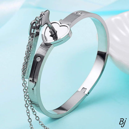 Fancy Beautiful Anti Tarnish Stainless Steel Lock Bracelet And Key Necklace For Her
